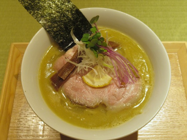 「濃厚牡蠣らぁ麺（950円）」@らぁ麺 牡蠣と貝の写真