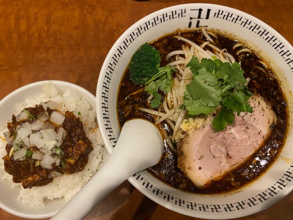 「スパイス・ラー麺 960円+スパイス肉飯340円」@スパイス・ラー麺 卍力 秋葉原店の写真