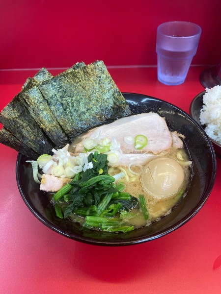 「上ラーメン　並　硬め」@横浜家系ラーメン 宮里家の写真