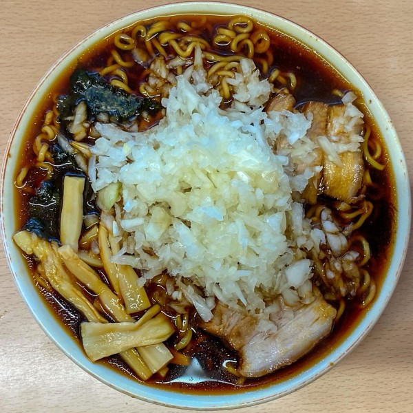 「ラーメン ¥950 ヤクミ ¥100」@梅乃家の写真