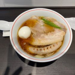 豚一頭清湯麺　煮卵トッピング