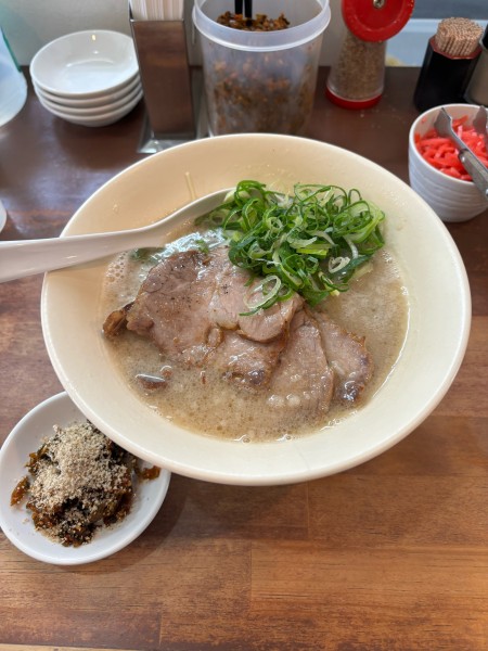 「博多豚骨ラーメンチャーシュートッピング」@幸心堂の写真