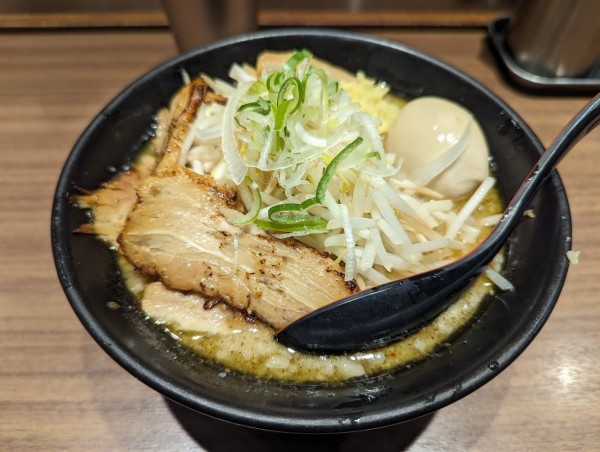 「特製白1200円」@東京スタイルみそらーめん ど・みそ キッテグランシェ店の写真