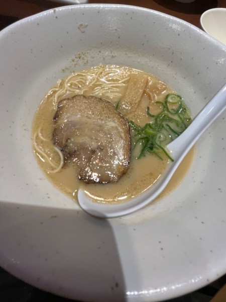 「とんこつ醤油ラーメン（950円）」@麺達 セントレア店の写真