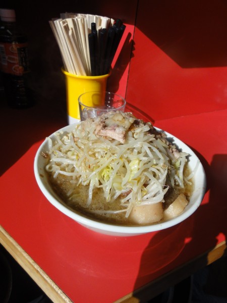 「小豚700円全部」@ラーメン二郎 三田本店の写真