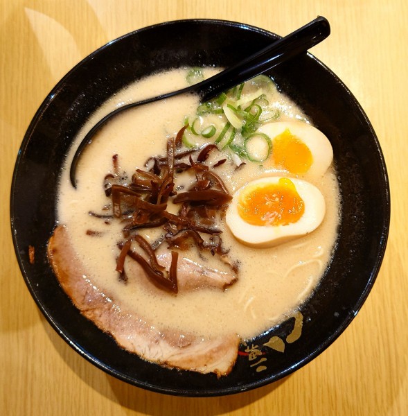 「煮玉子らーめん」@らーめん二男坊 博多デイトス店の写真