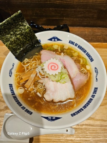 「【20食】二年目の煮干中華(伊吹アジゴ、境港金鯵、ムロ鯵、ムロ節」@NIBOSHIMANIAの写真