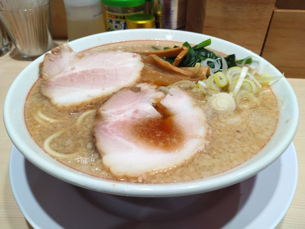 「背脂中華＋おろしニンニク」@ラーメン みなみの写真