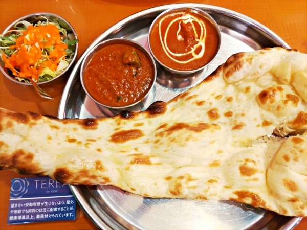 「ランチスペシャルカレーセット（本日のカレー＋バターチキン）」@Guras 佃店の写真