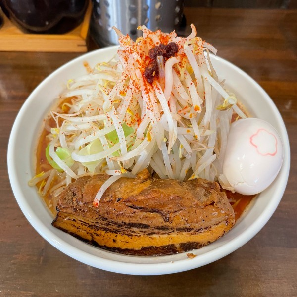 「赤富士(150g)+桜玉+半ライス  ￥950+￥110+￥10」@麺処 はいからの写真