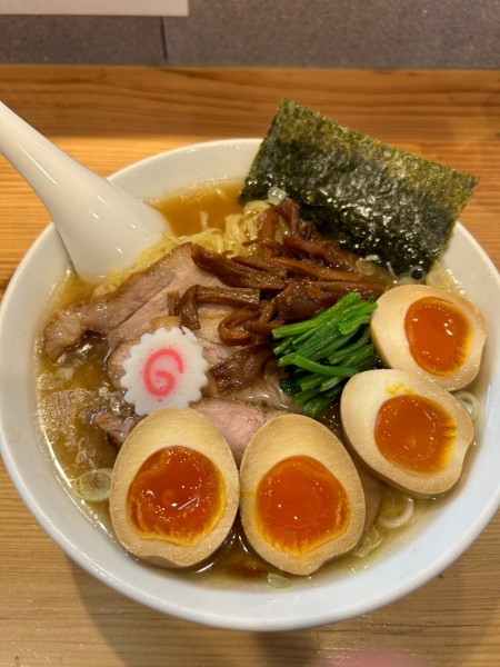 「しおラーメン1050円➕味玉2個240円」@オランダ軒の写真