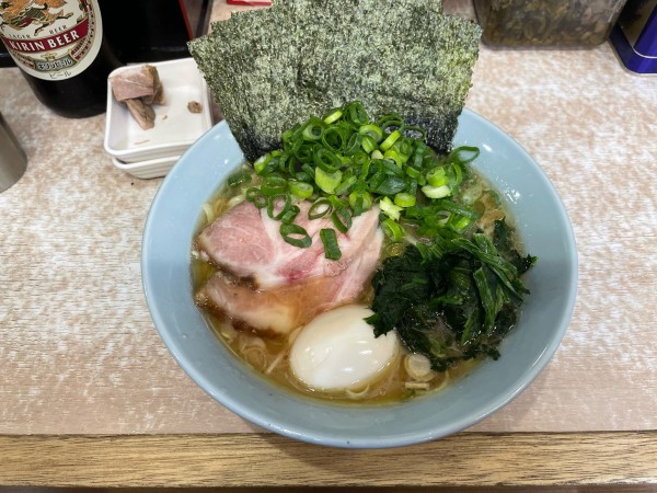 「特製ラーメン、ビール（中瓶）」@横濱ラーメン あさが家 本店の写真
