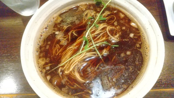 「ブラックラーメン・麺少なめ・かけ」@中華そば 東京ぐれっちの写真