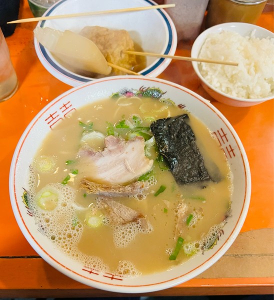 「Cセット　鶏唐揚げ　ライス　ラーメン」@三吉ラーメン 鍋島本店の写真