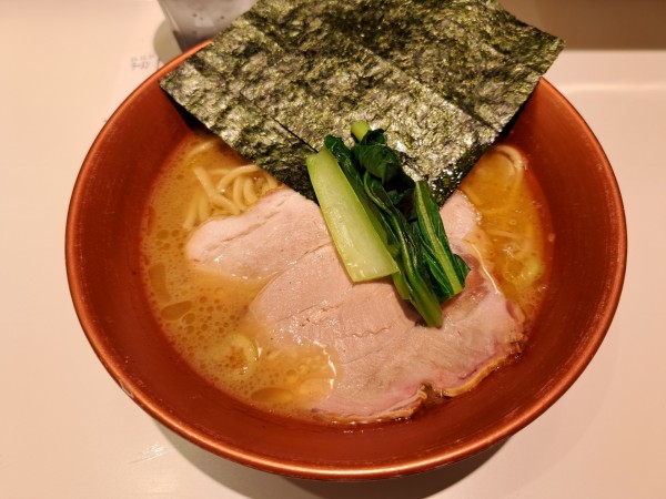 「らーめん」@家系ラーメン 革新家 TOKYOの写真