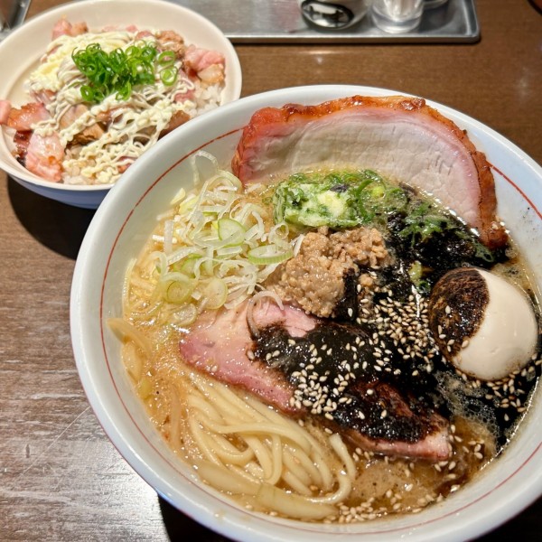 「味噌らぁめん＋肉マヨ丼＋トッピング」@麺や 虎徹の写真
