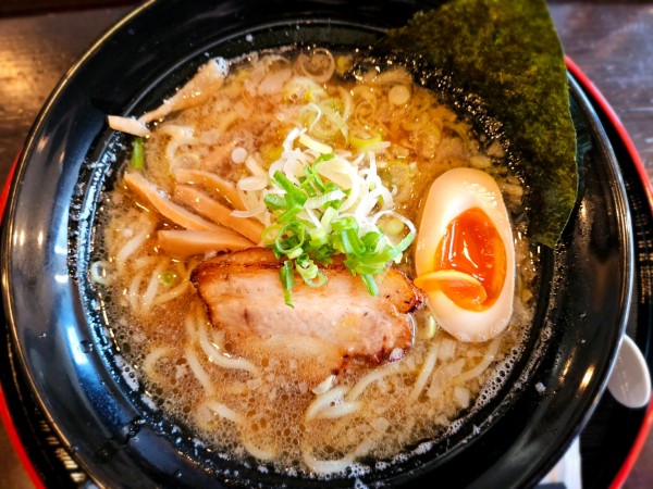 「まぐろラーメン」@Dining Bar さかいの写真