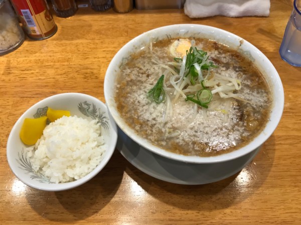 「ラーメン 850円＋クーポンめし（小）」@ラーメン あらしんの写真