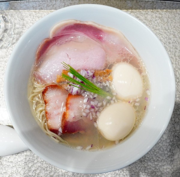 「中華蕎麦〈塩〉上＋味玉＋瓶ビール」@宍道湖しじみ中華蕎麦 琥珀 池袋店の写真