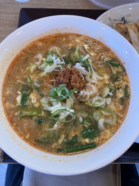 「にらたま辛麺　900円」@ぎょうざの萬代の写真