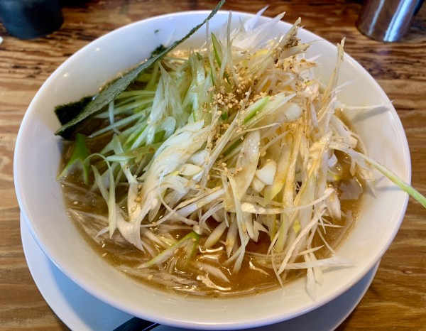 「白ネギチャーシューメン1360円」@Y's Dining Barの写真