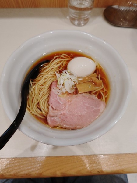 「醤油ラーメン(850円)」@麺笑の写真