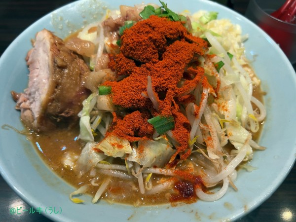 「すごい味噌ラーメン(1000円)麺がもちハーフ＆ハーフ」@立川マシマシ 8号店の写真