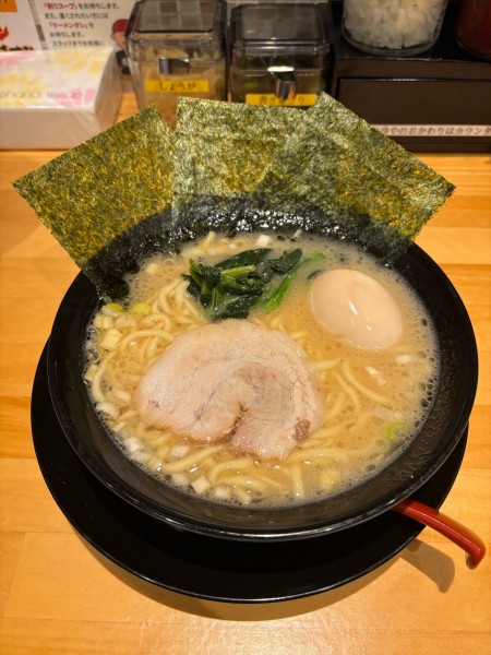 「味玉醤油ラーメン」@横浜家系ラーメン 飛龍家の写真