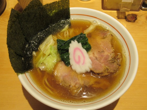 「煮干しと貝の醤油ラーメン(1,200円)」@銀座 嚆矢の写真