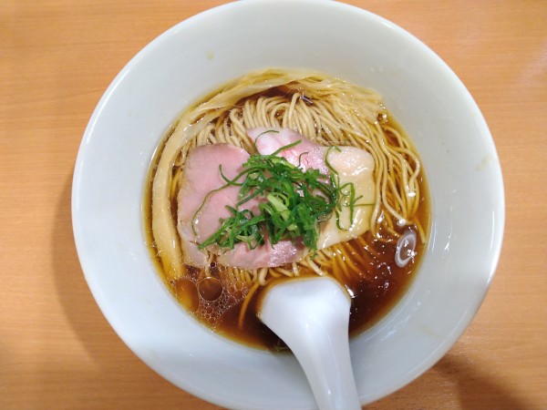 「醤油らぁ麺」@らぁ麺 はやし田 池袋店の写真