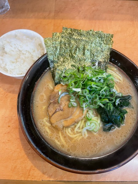 「らーめん大盛750円TP青ネギ」@濃厚豚骨ラーメン こく丸の写真