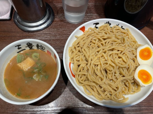 「味玉濃厚魚介つけ麺」@三豊麺 真 三宮店の写真