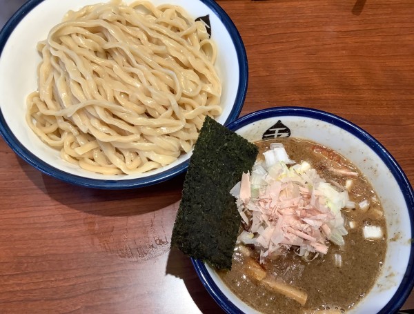 「つけ麺　中盛　＋ほぐし豚」@つけめん 玉 本店の写真