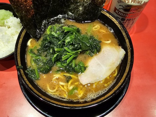 「ラーメン＋ほうれん草＋ライス＋ビール　800＋α円」@環2家 川崎店の写真