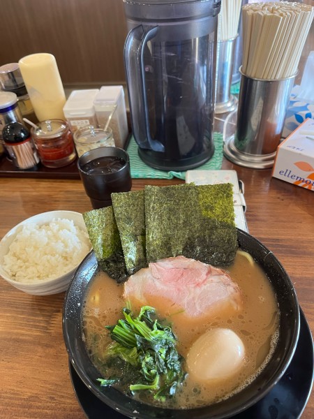 「味玉ラーメン、無料ライス」@上総家の写真