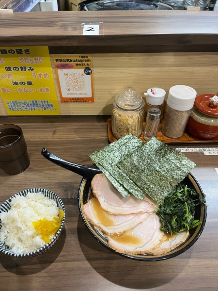 「チャーシュー麺硬め濃いめ、小ライス」@ラーメン林家 姉崎店の写真