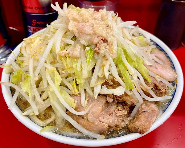「大豚入り　豚4枚　ニンニク　ヤサイ　アブラ」@ラーメン二郎 生田駅前店の写真