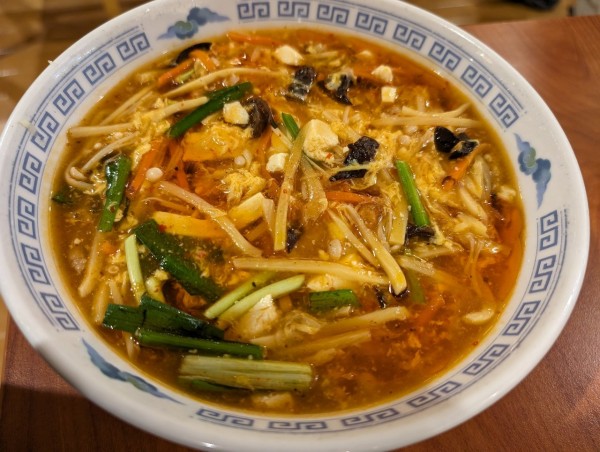 「酸辣湯麺800円」@中国料理 驟徳飯店の写真