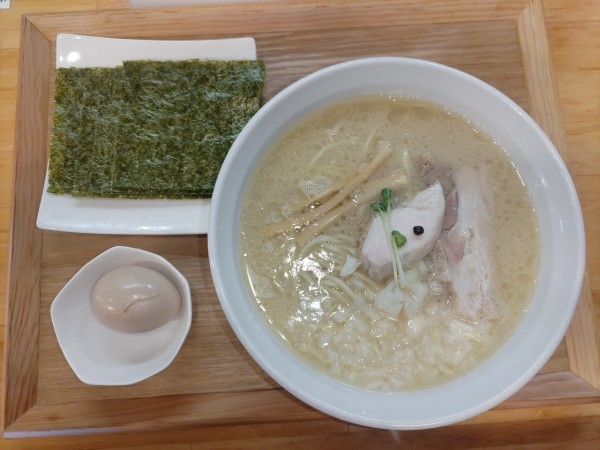 「らーめん+味玉+海苔  ｷｸﾗｹﾞ抜き」@こうみ家の写真