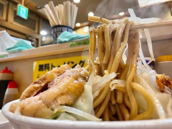 「大ラーメン/汁なし(ニンニク/ヤサイ/アブラ)」@ガッツリラーメンいち豚 福島本店の写真