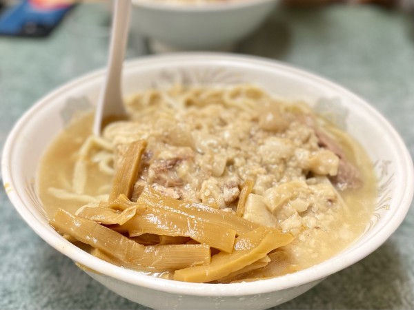 「学生ラーメン/麺大盛り/自家製メンマ ヤサイ抜き/アブラマシマシ」@ラーメン二郎 新宿小滝橋通り店の写真