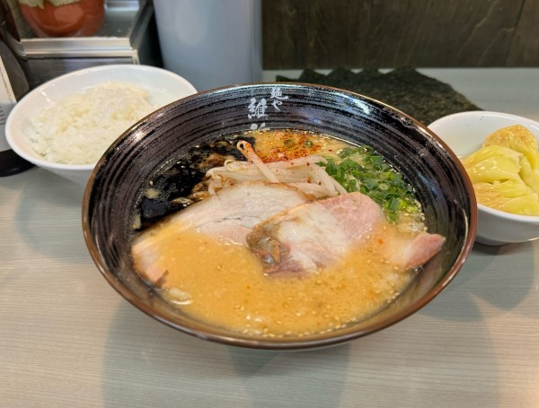 「【限定】マ〜油の味噌そば、雲呑、海苔、白飯」@横浜中華そば 維新商店の写真