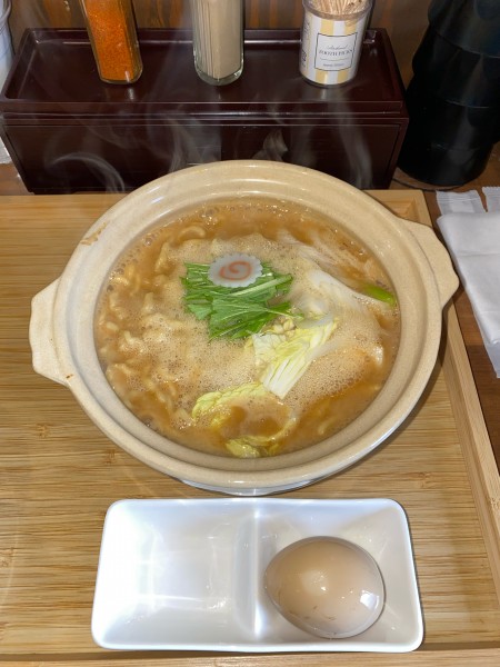 「鶏白湯のアツアツ土鍋煮込みらぁめん味噌煮玉子¥1,400円(限定」@らぁめん 麺彩家の写真