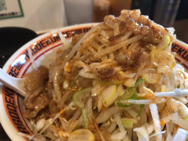 「汁なし坦々麺」@顎で喰らえ ラウンドワン草加店の写真