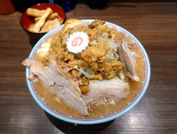 「ラーメン(ミニ)+脂入りメンマ+トロ豚」@麺屋 神工の写真