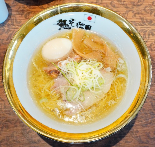 「鬼塩ラーメン＋味玉」@鬼そば 藤谷 浅草店の写真