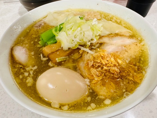 「特製塩らぁ麺(大)【1600円】」@ラーメン星印の写真