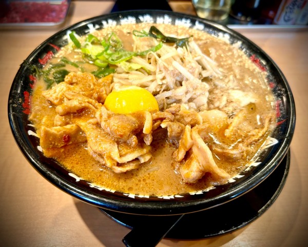 「豚肉盛味噌ラーメン(1,045¥)」@らーめん 源之丞の写真