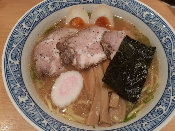 「特製中華そば」@中華そば 青葉 光が丘店の写真