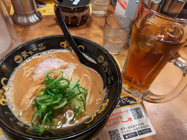 「味噌ラーメン➕黒烏龍ハイ」@天下一品 大宮東口店の写真